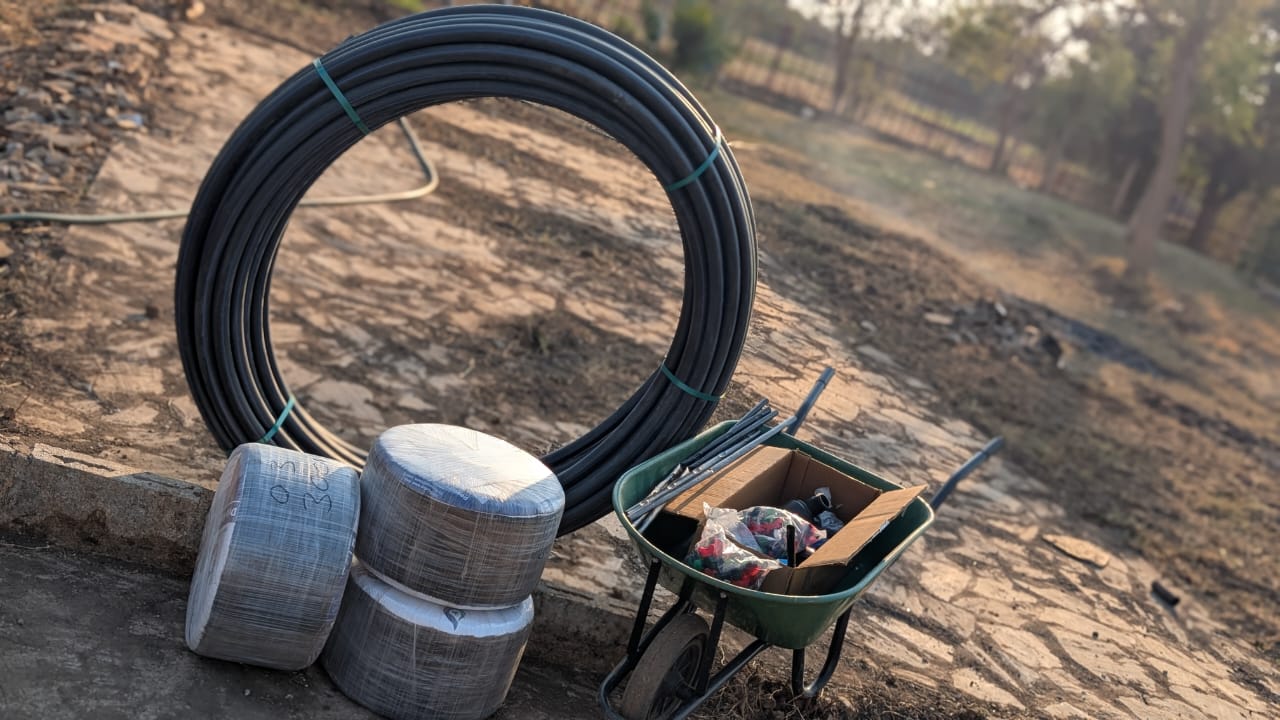 HIR1 Hematon 1 Lima Drip Irrigation Kit components laid out showing pipes, fittings and drip tape
